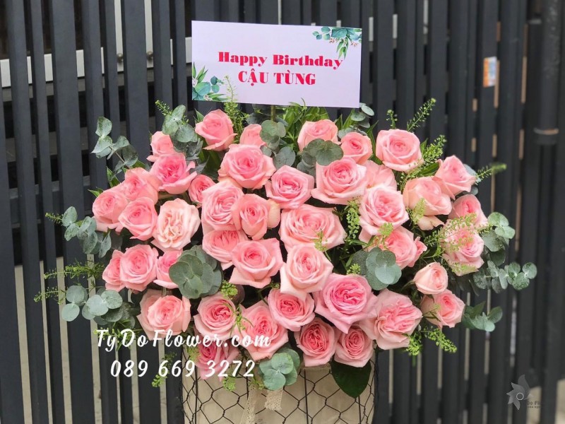 G122219 GIỎ HOA CHÚC MỪNG SINH NHẬT thiết kế hoa hồng Ohara Pink Roses, cỏ đồng tiền, lá bạc