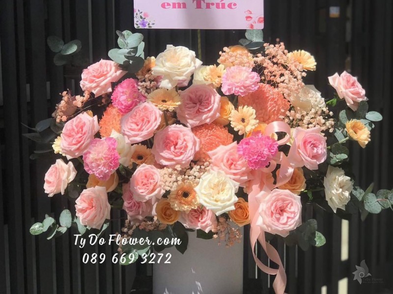 G122224 GIỎ HOA CHÚC MỪNG SINH NHẬT thiết kế hoa Cúc Mẫu Đơn cam, hoa hồng Ohara Pink-White Roses, đồng tiền, cẩm chướng, hoa lá phụ