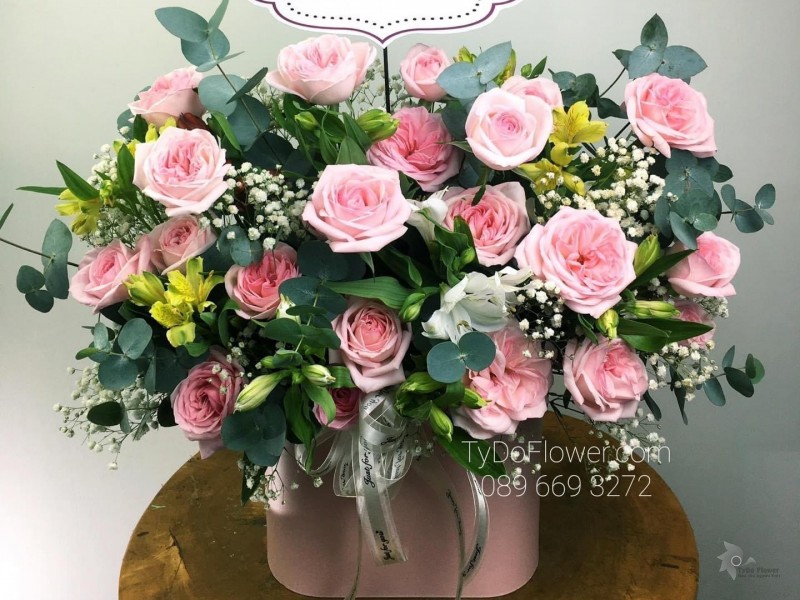 G122234 GIỎ HOA CHÚC MỪNG SINH NHẬT thiết kế hoa hồng Ohara Pink Roses, hoa thủy tiên, hoa lá phụ