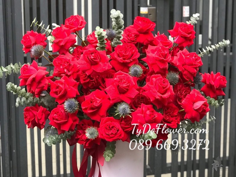 G122259 GIỎ HOA CHÚC MỪNG Giỏ Hoa Hồng Đỏ Red Ohara Roses