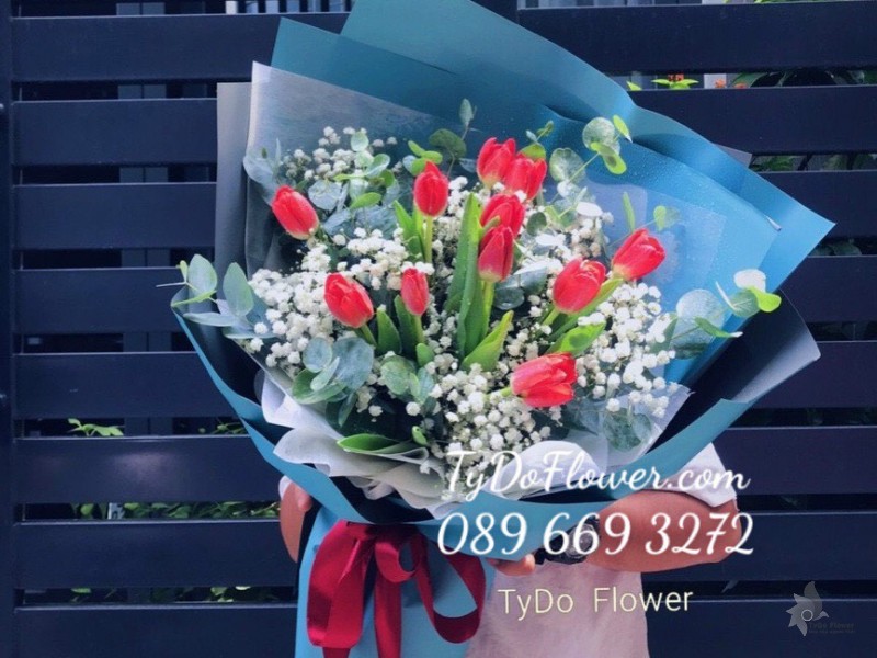 B0323316 BÓ HOA TULIP ĐỎ HOA CHÚC MỪNG