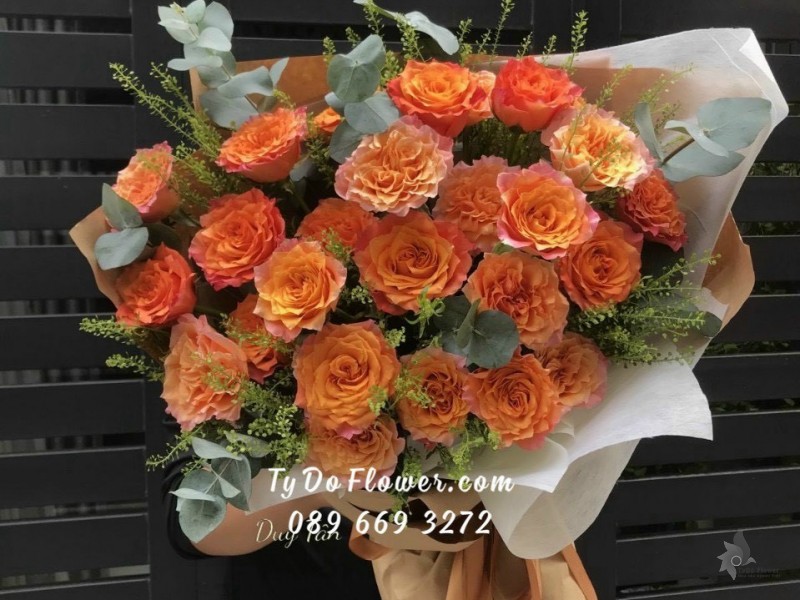 B0323447 BÓ HOA HỒNG CAM SPIRIT ROSES HOA CHÚC MỪNG