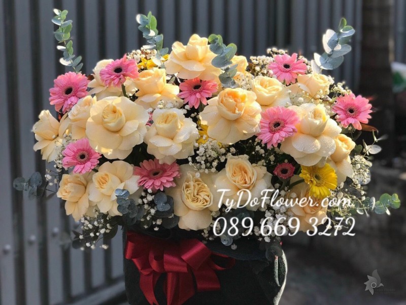 G0323493 GIỎ HOA HỒNG JULIET ROSES Hoa Chúc Mừng