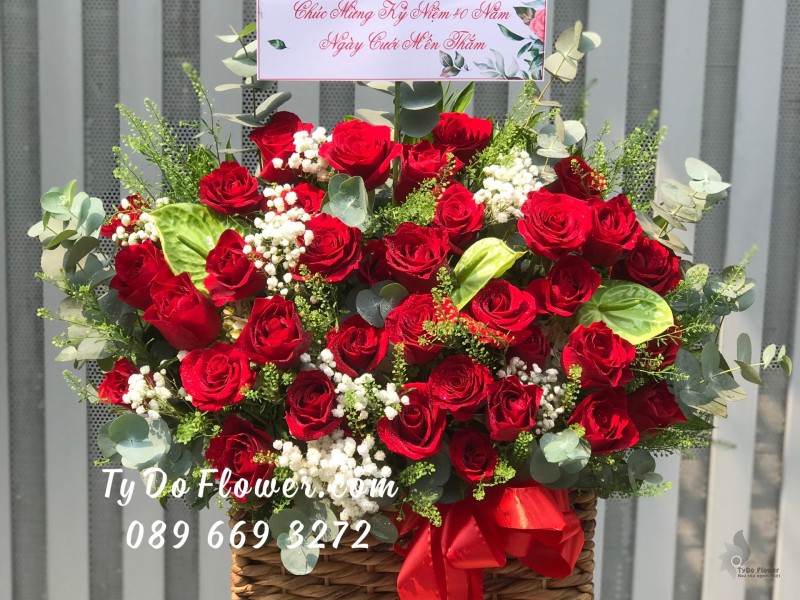 G0423543 GIỎ HOA HỒNG ĐỎ ECUADOR ROSES Hoa Chúc Mừng Kỷ Niệm Ngày Cưới