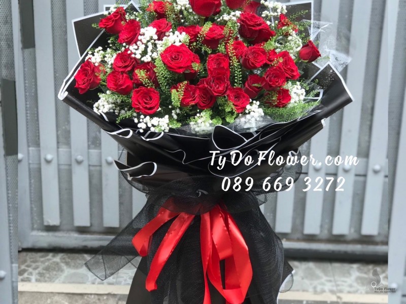 B0423567 BÓ HOA HỒNG ĐỎ ECUADOR ROSES Hoa Chúc Mừng