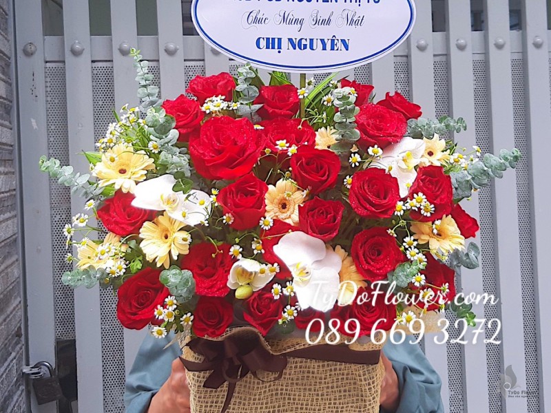 G0523603 GIỎ HOA HỒNG ĐỎ ECUADOR RED ROSES Hoa Chúc Mừng Sinh Nhật