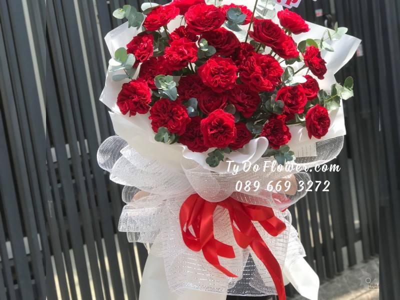 B0523637 BÓ HOA HỒNG ĐỎ RED OHARA ROSES