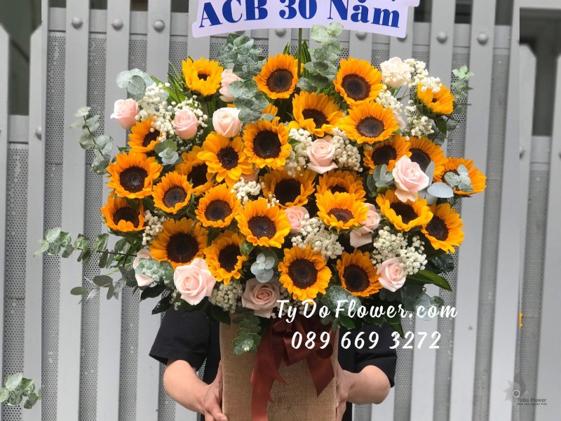 G0523684 GIỎ HOA HƯỚNG DƯƠNG Hoa Chúc Mừng Sinh Nhật ACB 30 Năm