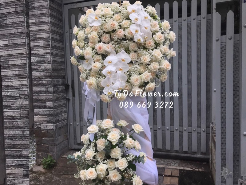 KCB0723820 KỆ HOA HỒNG TRẮNG OHARA WHITE ROSES Hoa Tang Lễ Vòng Hoa Chia Buồn Kính Viếng