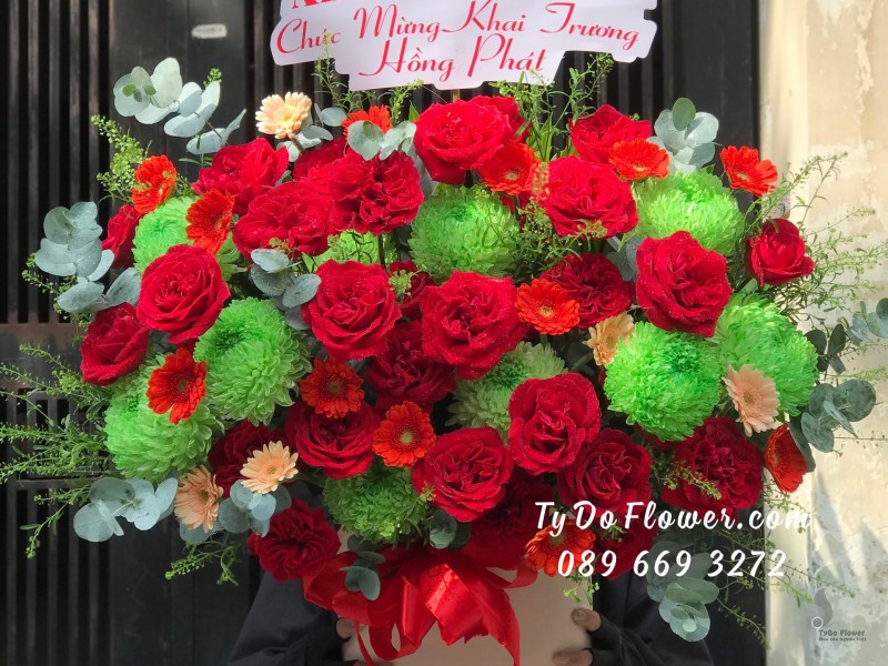 G0723829 GIỎ HOA HỒNG ĐỎ OHARA RED ROSES mix CÚC MẪU ĐƠN XANH CỐM Hoa Chúc Mừng Khai Trương