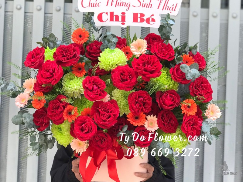 G0723836 GIỎ HOA HỒNG ĐỎ OHARA RED ROSES mix CÚC MẪU ĐƠN XANH CỐM Hoa Chúc Mừng Sinh Nhật