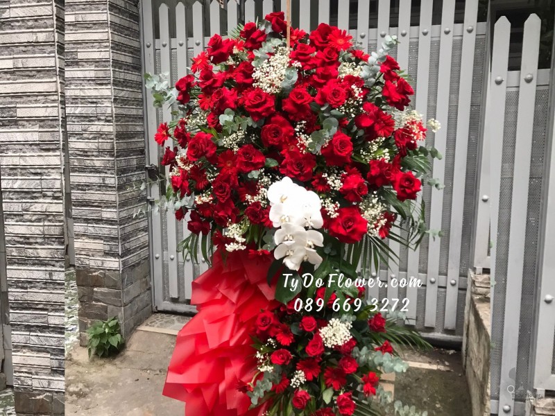 KCM0723839 KỆ HOA CHÚC MỪNG Thiết Kế Hoa Hồng Đỏ Ohara Red Roses mix Lan Hồ Điệp