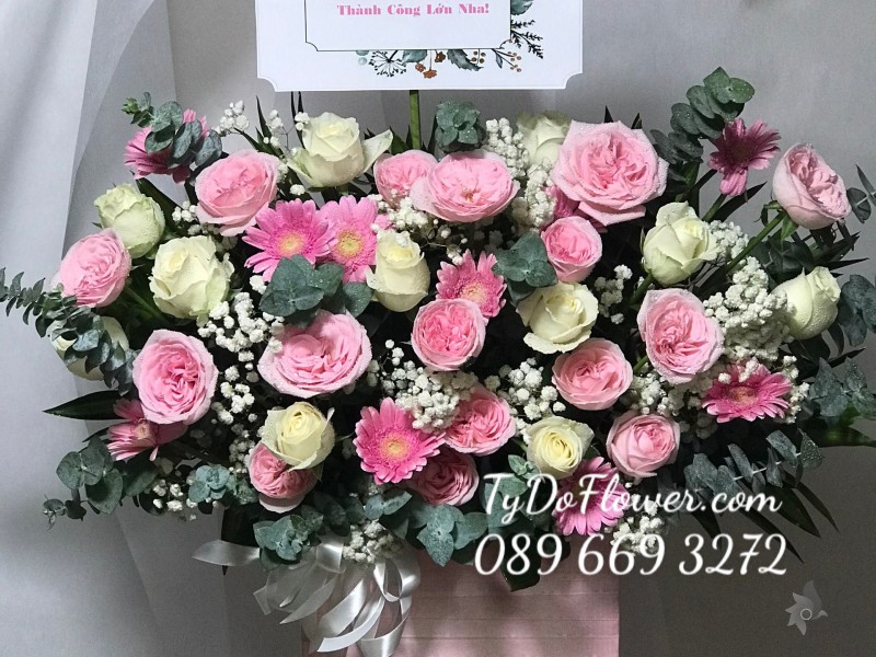 G0823860 GIỎ HOA HỒNG PINK OHARA mix HOA HỒNG TRẮNG Hoa Chúc Mừng Khai Trương