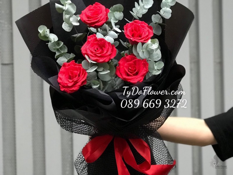 B0823862 BÓ HOA HỒNG ĐỎ ECUADOR ROSES Hoa Chúc Mừng