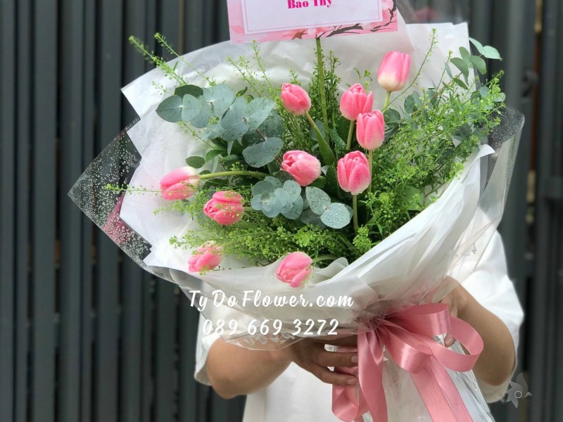 B0823941 BÓ HOA CHÚC MỪNG SINH NHẬT thiết kế Hoa Tulip màu hồng