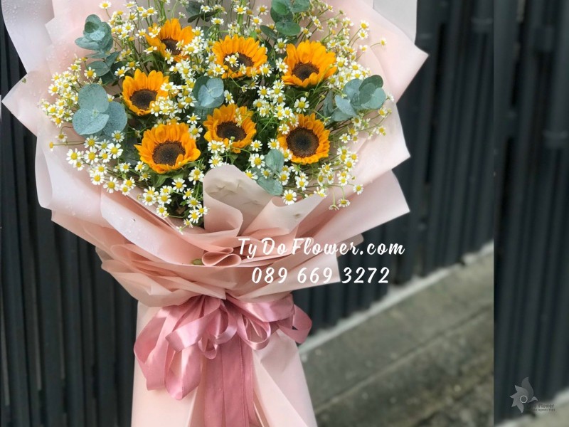 B0923972 BÓ HOA CHÚC MỪNG SINH NHẬT thiết kế Hoa Hướng Dương mix Cúc Tana