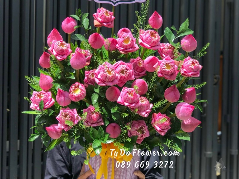 G09231004 GIỎ HOA KÍNH DÂNG LỄ PHẬT thiết kế hoa sen hồng