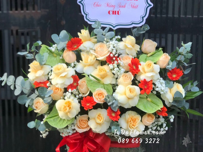 G10231090 GIỎ HOA CHÚC MỪNG SINH NHẬT CHÚ thiết kế chủ đạo hoa hồng cam Juliet Roses