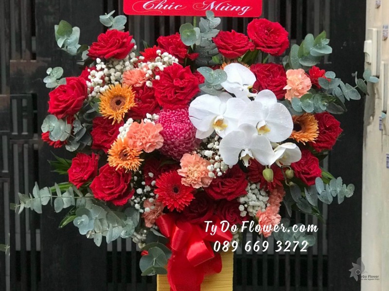 G10231093 GIỎ HOA CHÚC MỪNG thiết kế chủ đạo hoa hồng đỏ Ohara Red Roses