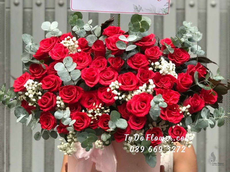 G102310112 GIỎ HOA CHÚC MỪNG SINH NHẬT thiết kế hoa hồng đỏ
