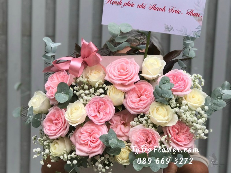 G102310114 GIỎ HOA CHÚC MỪNG thiết kế hoa hồng ngoại Ohara Pink Roses, hoa hồng trắng