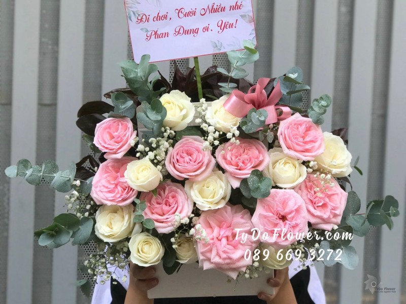 G102310116 GIỎ HOA CHÚC MỪNG thiết kế hoa hồng ngoại Ohara Pink Roses, hoa hồng trắng