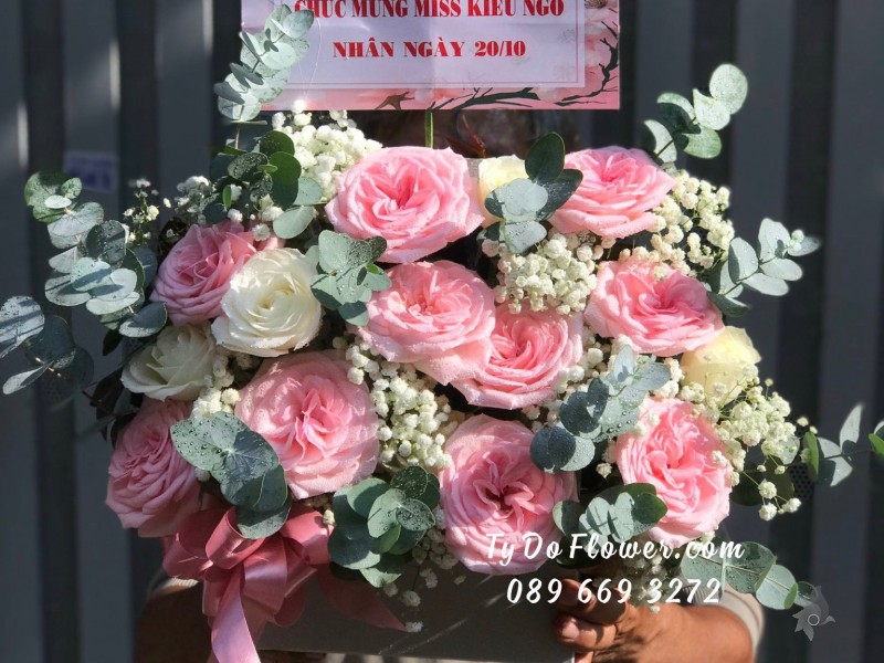 G102310122 GIỎ HOA CHÚC MỪNG thiết kế hoa hồng ngoại Ohara Pink Roses, hoa hồng trắng