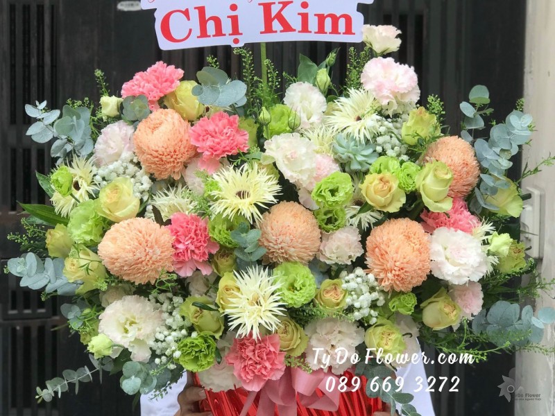 G12231218 GIỎ HOA CHÚC MỪNG SINH NHẬT thiết kế tone màu Pastel, hoa chủ đạo Cúc Mẫu Đơn Cam Đào, Cát Tường Xanh Cốm