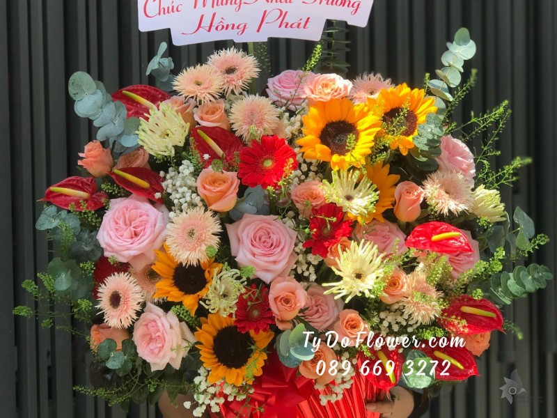G02241364 GIỎ HOA CHÚC MỪNG KHAI TRƯƠNG HỒNG PHÁT thiết kế tone màu đỏ hồng, chủ đạo Hoa Hồng Ohara Pink Roses