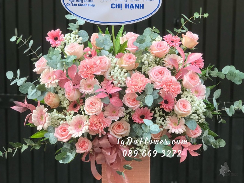 G05241508 GIỎ HOA CHÚC MỪNG SINH NHẬT thiết kế tone màu hồng, chủ đạo hoa hồng Ohara Pink Roses