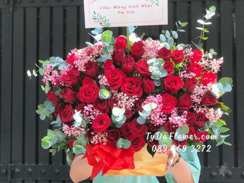 G05241511 GIỎ HOA CHÚC MỪNG SINH NHẬT EM YÊU thiết kế Hoa Hồng Đỏ Ecuador Red Roses