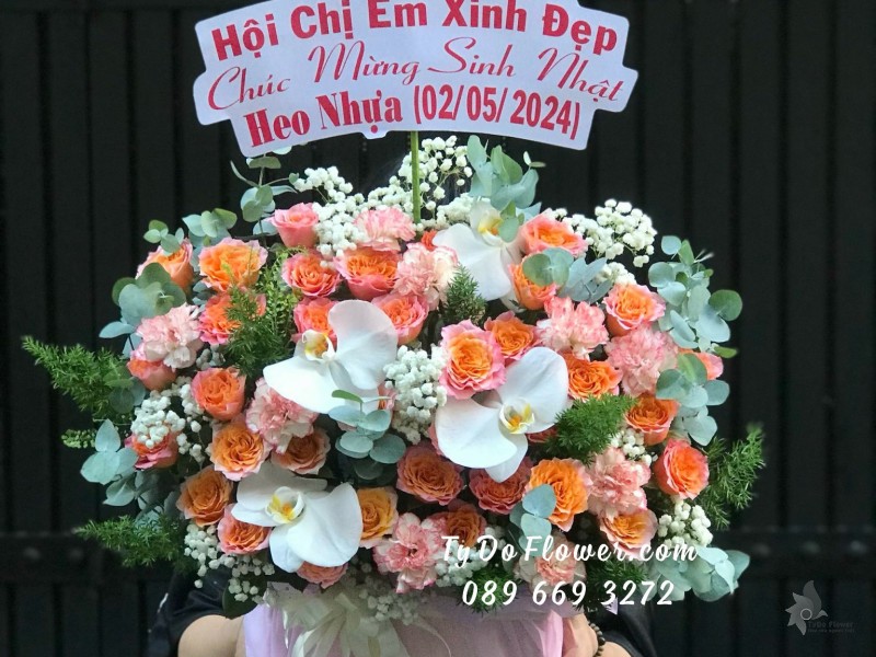 G05241535 GIỎ HOA CHÚC MỪNG SINH NHẬT Thiết Kế tone màu hồng cam, chủ đạo Hoa Hồng Cam Spirit Roses