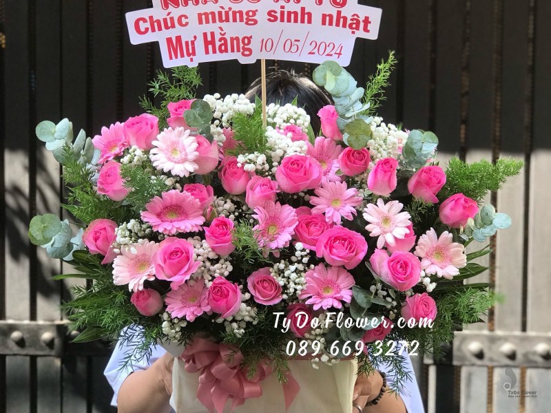 G05241546 GIỎ HOA CHÚC MỪNG SINH NHẬT Thiết Kế Hoa Hồng Sen