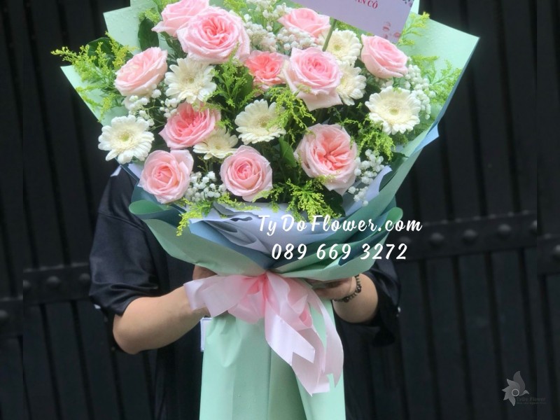 B05241552 BÓ HOA TRI ÂN CÔ thiết kế tông màu Pastel Hoa Hồng Ohara Pink Roses, Đồng Tiền Mini trắng