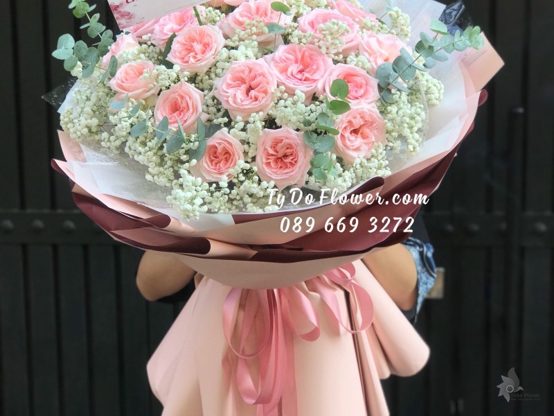 B05241565 BÓ HOA CHÚC MỪNG SINH NHẬT thiết kế Hoa Hồng Ohara Pink Roses mix Baby trắng