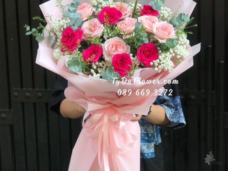 B05241566 BÓ HOA CHÚC MỪNG SINH NHẬT thiết kế Hoa Hồng Ohara Pink Roses mix Hoa Hồng Đỏ Dâu