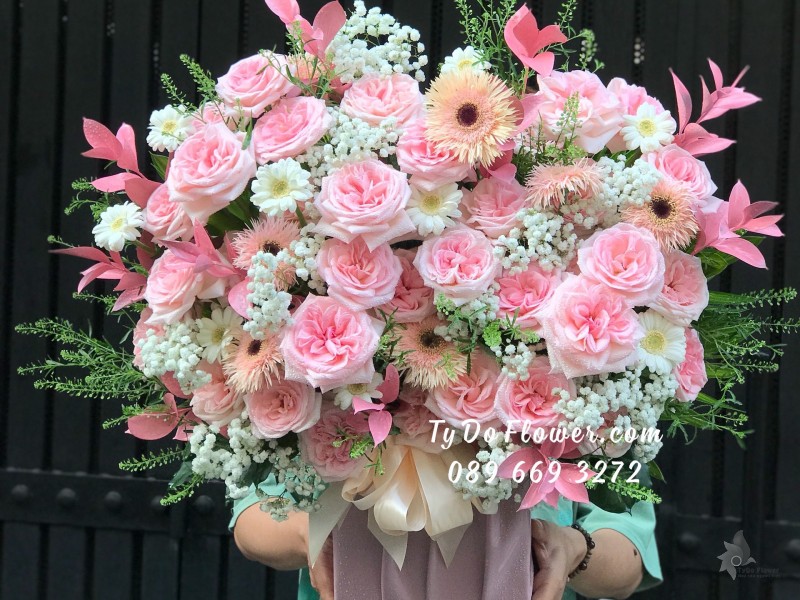 G05241570 GIỎ HOA CHÚC MỪNG Thiết Kế Hoa Hồng Pink Ohara Roses