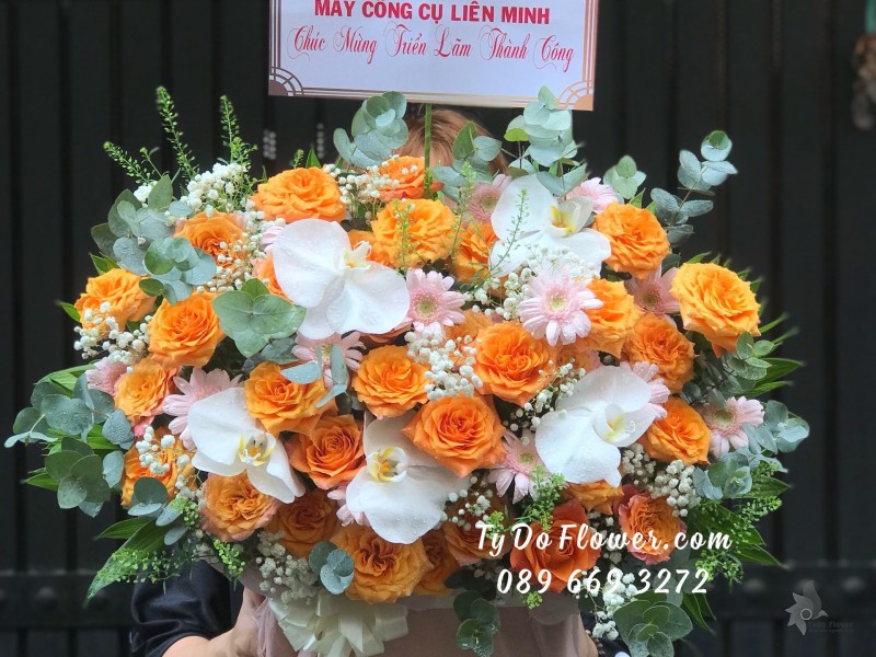 G05241611 GIỎ HOA CHÚC MỪNG THÀNH CÔNG thiết kế Hoa Hồng Cam Spirit Roses