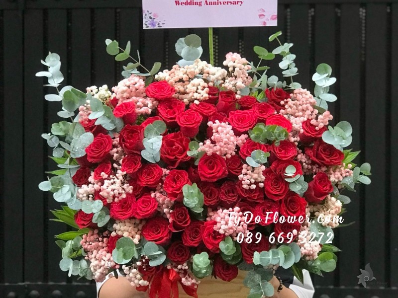 G06241654 GIỎ HOA CHÚC MỪNG HAPPY WEDDING ANNIVERSARY thiết kế hoa hồng đỏ Ecuador Red Roses