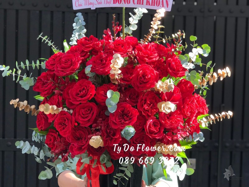 G06241660 GIỎ HOA CHÚC MỪNG SINH NHẬT thiết kế Hoa Hồng Đỏ Red Ohara Roses