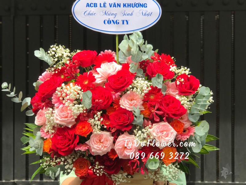 G06241681 GIỎ HOA CHÚC MỪNG SINH NHẬT CÔNG TY thiết kế tông màu đỏ hồng, Hoa Hồng Đỏ Red Ohara Roses, Pink Ohara Roses