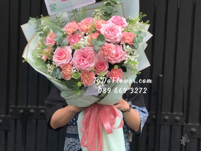 B09241855 BÓ HOA CHÚC MỪNG SINH NHẬT Thiết kế tông màu hồng, chủ đạo Hoa Hồng Pink Ohara, Cẩm Chướng Phăng Hồng