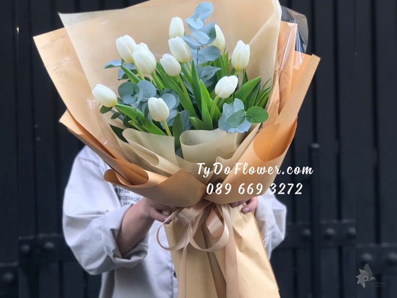 B09241859 BÓ HOA CHÚC MỪNG Thiết kế Hoa Tulip Trắng