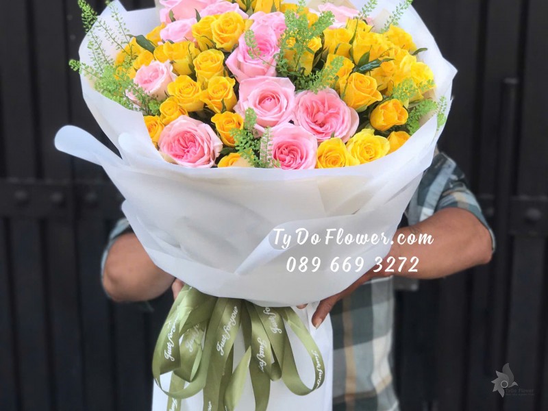 B11242080 BÓ HOA CHÚC MỪNG thiết kế Hoa Hồng Vàng Gold, Pink Ohara Rose