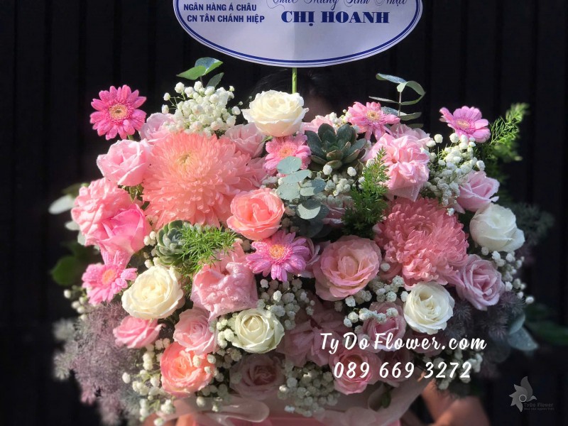 G11242087 GIỎ HOA CHÚC MỪNG SINH NHẬT Thiết kế Hoa Mix tông màu Pastel hồng trắng