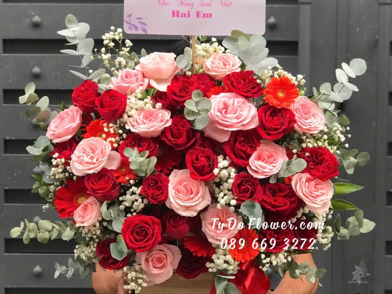 G12242159 GIỎ HOA CHÚC MỪNG SINH NHẬT Thiết Kế Giỏ Hoa Hồng Ohara Red Pink Roses