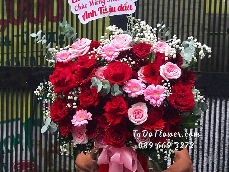 G12242168 GIỎ HOA CHÚC MỪNG SINH NHẬT Thiết kế Hoa Hồng Ohara Red Pink Roses