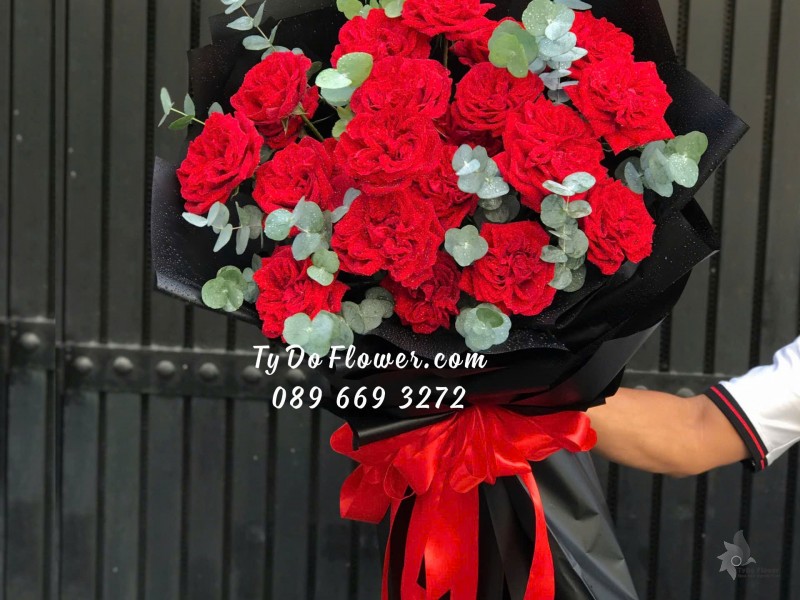 B12242198 BÓ HOA CHÚC MỪNG Thiết kế Hoa Hồng Đỏ Red Ohara Roses