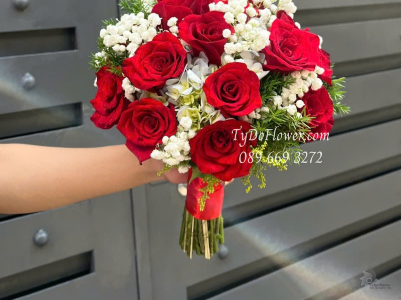 B0525375 BÓ HOA CÔ DÂU Hoa Cưới Thiết Kế Hoa Hồng Đỏ