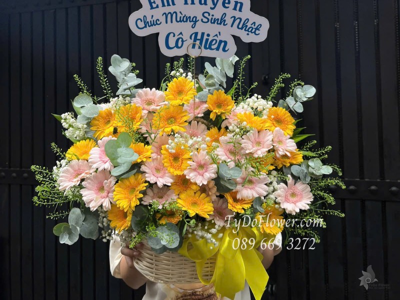 G0525380 GIỎ HOA CHÚC MỪNG SINH NHẬT Thiết kế Hoa Đồng Tiền Mini